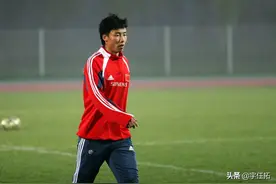 前国脚陈涛直言不会让儿子踢球：随便出个政策就能逼人退役图片