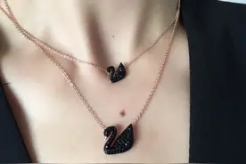 女生公认的大牌项链：黑天鹅掉色严重，小蛮腰精致，蒂芙尼很抢手图片