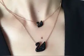 女生公认的大牌项链：黑天鹅掉色严重，小蛮腰精致，蒂芙尼很抢手图片