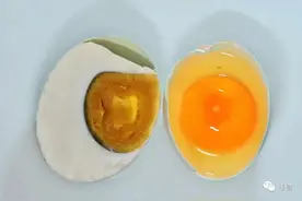 月饼的咸蛋黄那么圆，是老奶奶抠的吗？图片