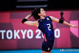 中国女排劲敌伤大将！东道主首胜乐极生悲，核心重摔在地被抬出场图片