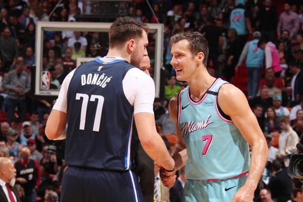 东契奇23+10塞斯-库里三分9中8砍37分独行侠憾负热火