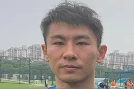 于汉超为什么会来申花训练？丨申晨间图片
