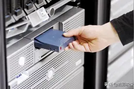磁带淘汰了？一盒磁带能装下580TB的容量轻松拷贝一个图书馆图片