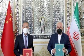 中伊签订战略协议，让美国很恼火，中国应注意伊朗亲美派图片