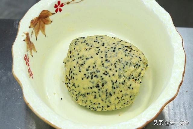 一碗面粉俩鸡蛋，教你做河南特色炸麻叶子，香酥可口、一咬直掉渣
