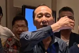 76岁武打巨星陈惠敏庆生，抗癌成功黑发显精神，新婚妻子陪伴身侧图片