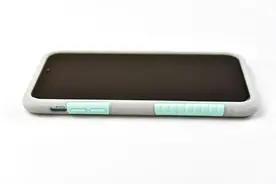 剖析下依靠iPhone发财的手机壳，近几年最成功的潮牌非它莫属图片