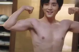 张新成太会演女人了！新剧大秀6块腹肌，却满脸娇羞比女生还女生图片
