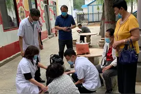 包头一女医生跪地5分钟抢回一条命图片