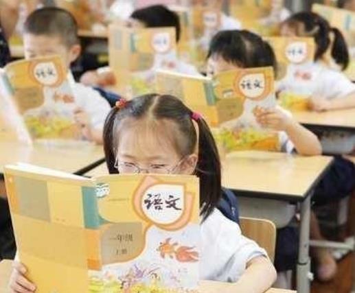 学渣语文课本走红，历史名人“变身”铠甲勇士，老师：让你家长来