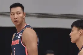 徐杰无视易建联抢篮板，这才是杜锋的广东队正确的打法图片