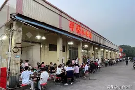 广东霸占整条街的大排档，只有5道菜，火了15年，每天翻台500桌图片