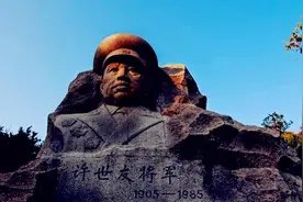 许世友凭什么享有两个特权？在军中可以喝酒，死后允许他不火葬图片