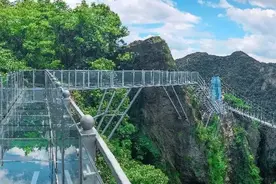 安徽马仁奇峰的奇迹，玻璃栈道宛如游龙，地貌独特图片