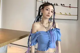 李小璐离婚后穿搭大改变，满满网红嘻哈风，却越来越有少女感图片