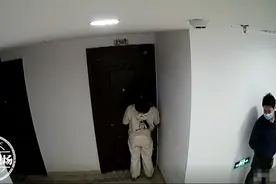 醉酒女子深夜回家，陌生男子一路尾随，趁其睡着后闯入她家图片