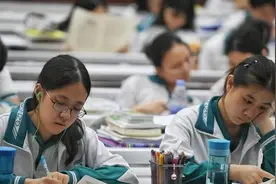 高中三年，每个阶段考多少分才算正常，资深教师给出“参考标准”图片