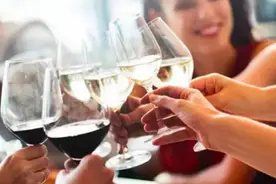 饭局上，提前离席的人，往往是这5种人图片