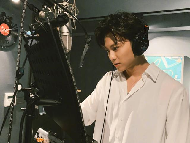 31岁邱胜翊晒近况,10年间为父还债上百万,出道14年仍买不起房