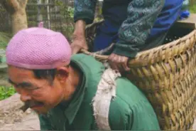 六旬“光棍”老汉，吃糠咽菜背母6年，喜获黄昏爱情让人暖心图片
