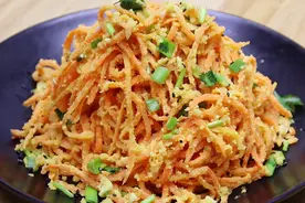 胡萝卜放锅里一蒸，活30几年第一次吃，软糯香甜，越吃眼睛越亮图片