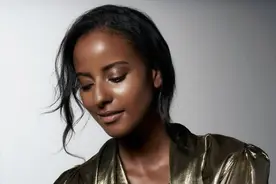 黑人混血儿寻找华人父亲的故事图片