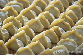 煮饺子下锅时用冷水还是开水？锅盖盖还是不盖？很多人都搞错了图片
