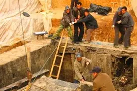 湖北挖出2000年古墓，意外爬出一只“千年”乌龟，专家也被吓到图片