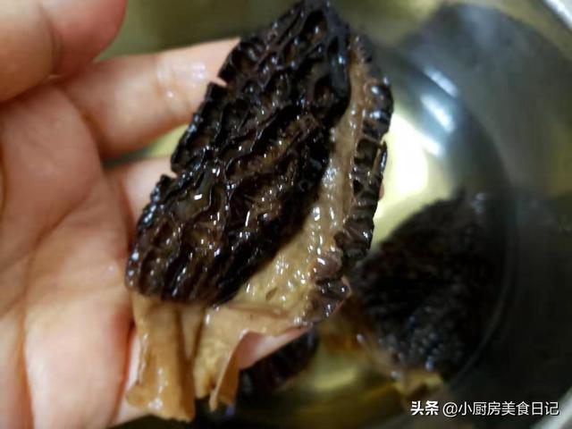 羊肚菌花胶炖排骨的功效 2026年羊肚菌花胶炖排骨的功效与禁忌