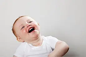 宝宝能在这个月份前喊出“妈妈”，暗示智力发育好，长大后很聪明图片