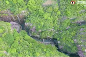 云台山环卫工飞檐走壁捡垃圾：比前些年少得多，游客素质明显提升图片