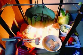 辅导员突然查寝，刚进门就笑出鹅叫，直言：00后果然“人才辈出”图片