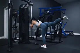 练翘臀效果堪比“臀推”，这个动作你练对了吗？图片