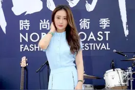 陈德容真46岁了？一身淡蓝色Look配长卷发，天然美就是抗打图片
