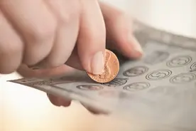 男子买的彩票被妻子洗成一堆烂纸，离婚后听说她中了2000万图片