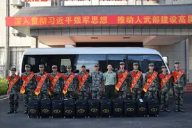 广西桂林市叠彩区新兵启程奔赴军营图片