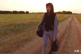 终是从一群人当中，活成了一个人图片