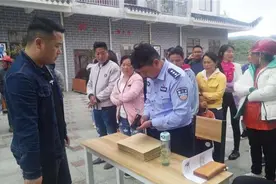 贵州交警持续开展摩托车“送考”下乡便民利民服务图片
