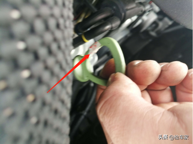 为啥奔驰S400L30万都没人买？网友：换块电池10万，爱得起伤不起