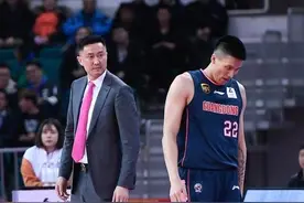 CBA一夜3消息！杜锋称赞曾繁日，北京连夜换帅，伤人动作再现图片