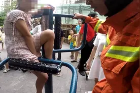 小女孩上一秒还在健身器材上“飞檐走壁”下一秒动弹不得了图片