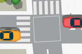 左转车和右转车同时进入路口，应该谁让谁呢？图片