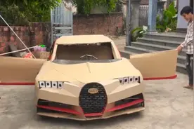 纯手工打造的“布加迪Chiron”，由纸箱和铁丝构建，踏板驱动！图片