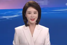 央视主播胡蝶换新造型！剪掉万年不变“铁刘海”，颜值翻倍气质佳图片