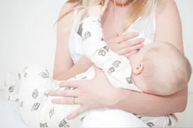母乳喂养的宝宝出现这些情况，还能继续喂母乳吗？图片