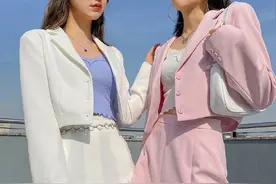 闺蜜穿搭示范，冰淇凌色系的街头运动少女图片