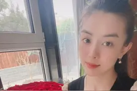 世姐战扬罕秀恩爱，纪念日收99朵玫瑰，嫁大10岁刘和刚成人生赢家图片