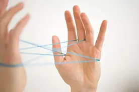 艾儿宝贝：不知道陪孩子玩什么，这几款益智小游戏了解一下图片