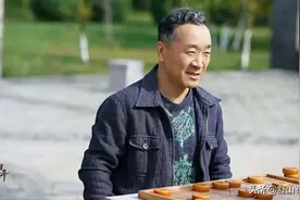 一位70后的痛哭，与这三个人渐行渐远后，故乡也就回不去了图片